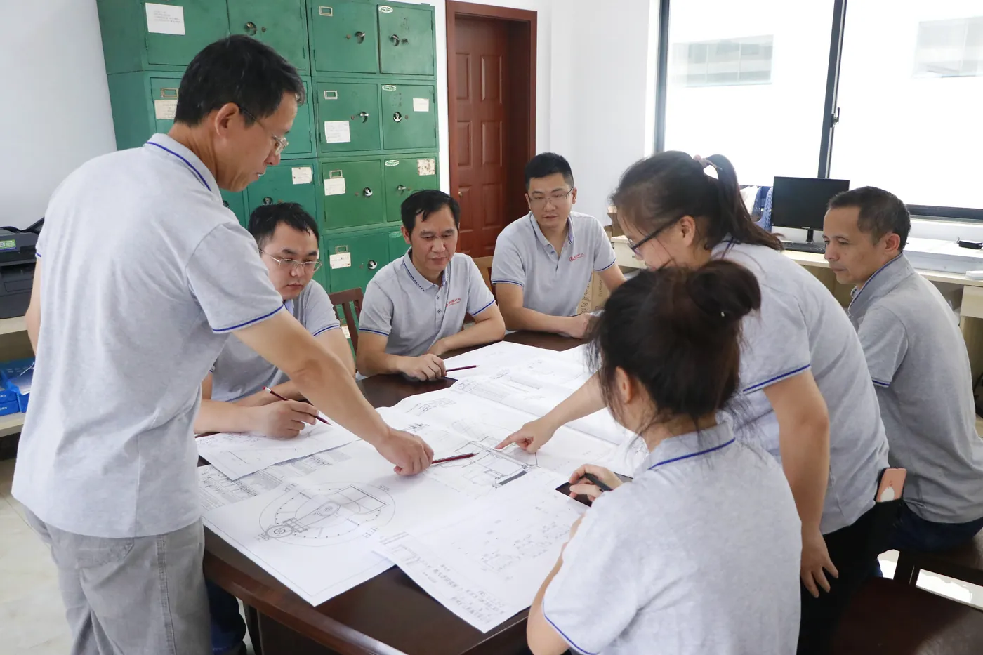 Cronus and Guilin Mining Machinery engineers in a technical review meeting