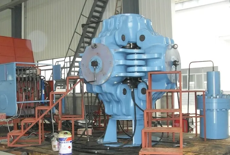 Cubic hydraulic press during project commissioning